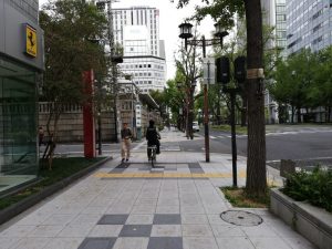 心斎橋フェラーリ販売店前